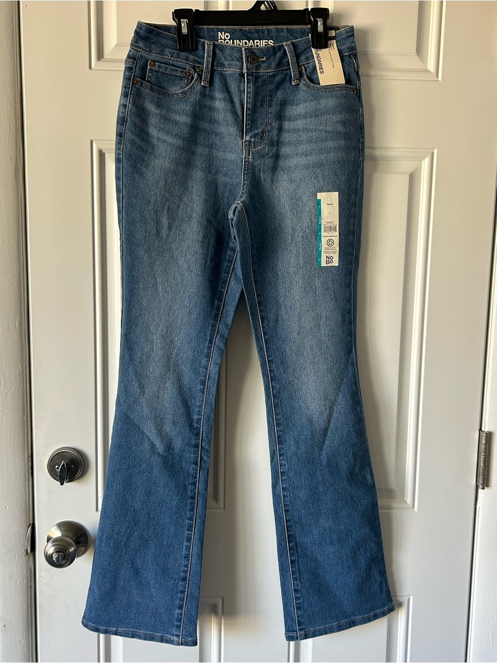 No Boundaries Women's Medium Blue Flare Jeans